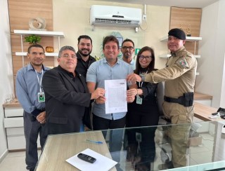 Prefeito Helder Carvalho assina escritura pública de doação de terreno para construção da sede do 14º Batalhão de Polícia Militar de Sousa