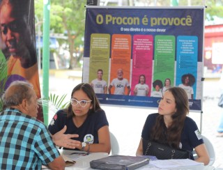 Procon-CG encerra Semana do Consumidor com mutirão de renegociação de dívidas na Praça da Bandeira