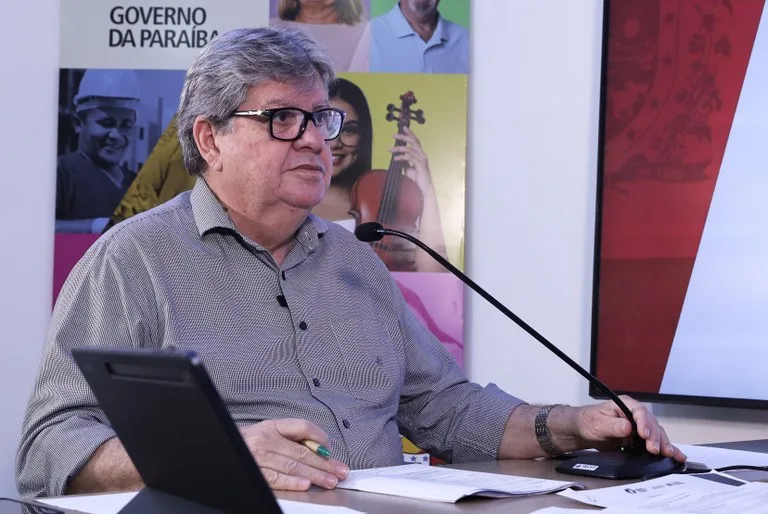 João Azevêdo sanciona lei que assegura proteção policial a ex-governadores por até quatro anos