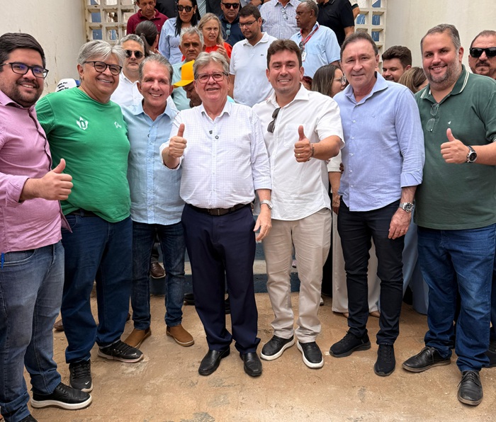 Prefeito Helder Carvalho acompanha João Azevêdo na inauguração da PB-384 e entrega do Sistema Adutor de Nazarezinho