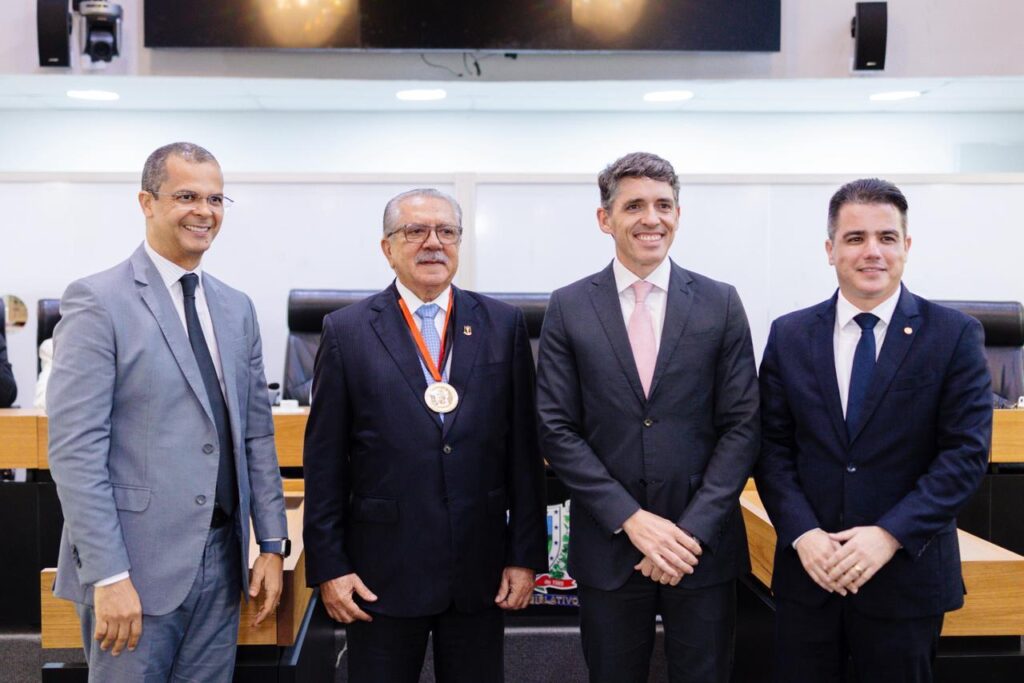 ALPB concede Medalha Epitácio Pessoa ao ex-conselheiro do TCE, Fernando Catão