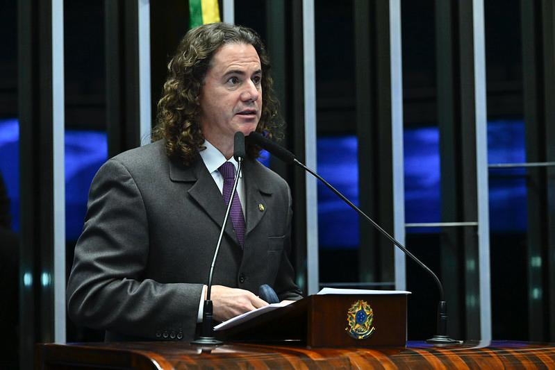 Na tribuna do Senado, Veneziano detalha dados econômicos positivos do governo Lula e rebate discursos da oposição