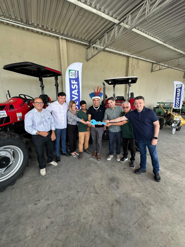 Murilo reforça apoio à agricultura familiar com entrega de novos equipamentos em municípios paraibanos