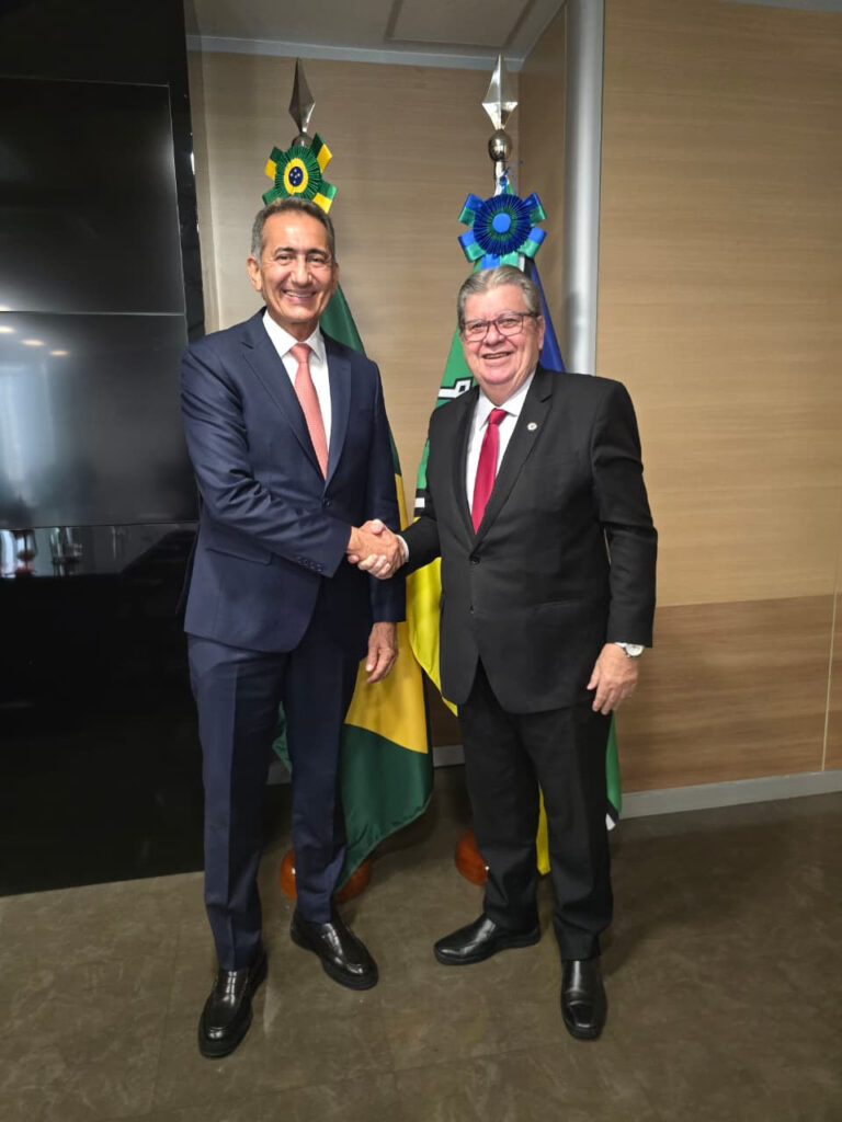 João Azevêdo trata com ministro em Brasília do Ramal Piancó, Canal Acauã-Araçagi e Engenheiro Avidos