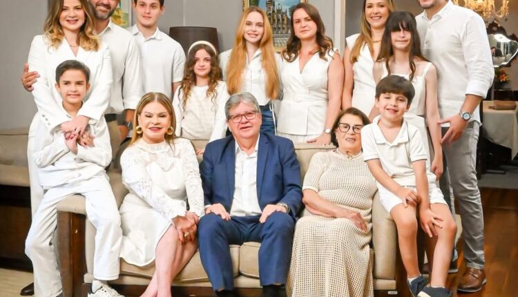 Em clima de despedida, João Azevêdo encerra ano com mensagem de fé, família e sinalização de transição política na Paraíba em 2026