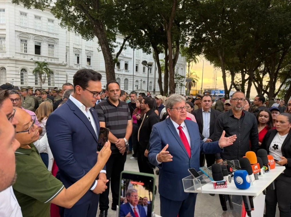 João Azevêdo anuncia que todos os secretários que irão disputar nas eleições deste ano deverão entregar os cargos em fevereiro