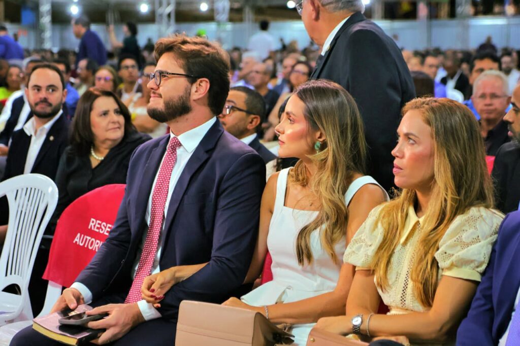 “Apoiar os encontros religiosos é investir nas pessoas e na cidade”, afirma Bruno durante abertura do Carnaval da Paz em Campina Grande
