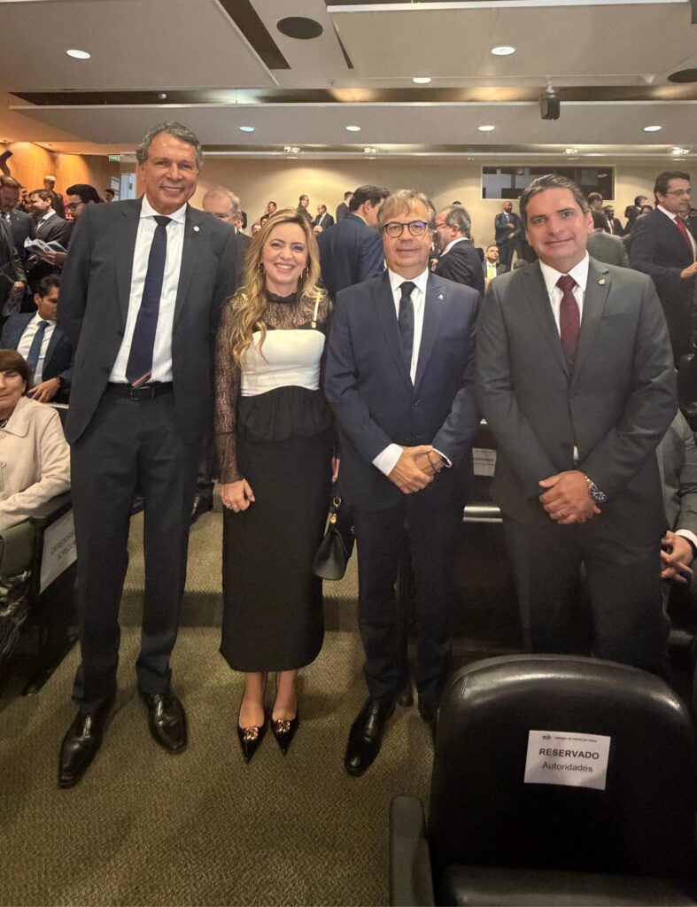 Em Brasília, Murilo Galdino prestigia posse de Alanna Galdino na Atricon