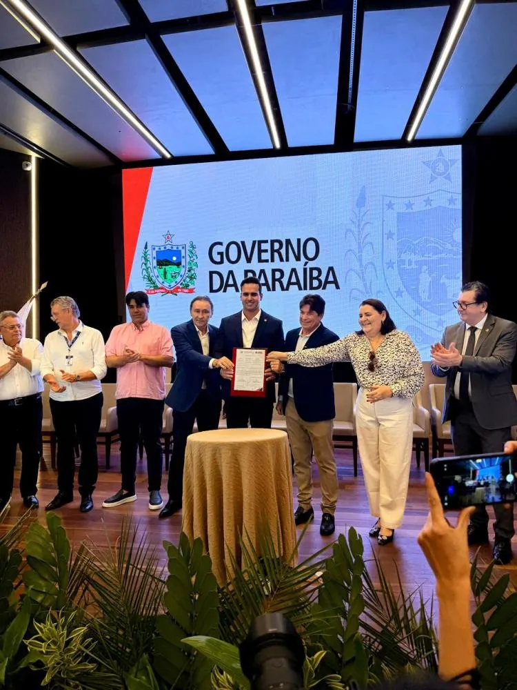 Educação e infraestrutura: Valéria Aragão acompanha agenda de Lucas Ribeiro em Campina Grande