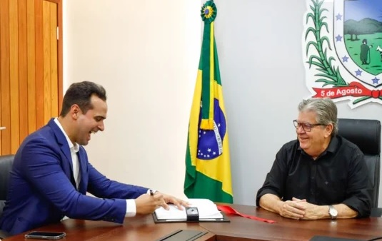 Em reunião com secretários, João Azevêdo adota tom de despedida e repassa bastão do governo a Lucas Ribeiro