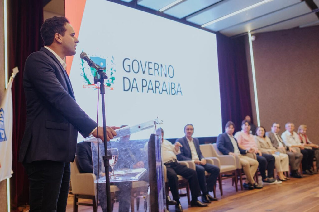 Lucas Ribeiro assina ordens de serviço de R$ 49 milhões em investimentos na infraestrutura de Campina Grande e Queimadas