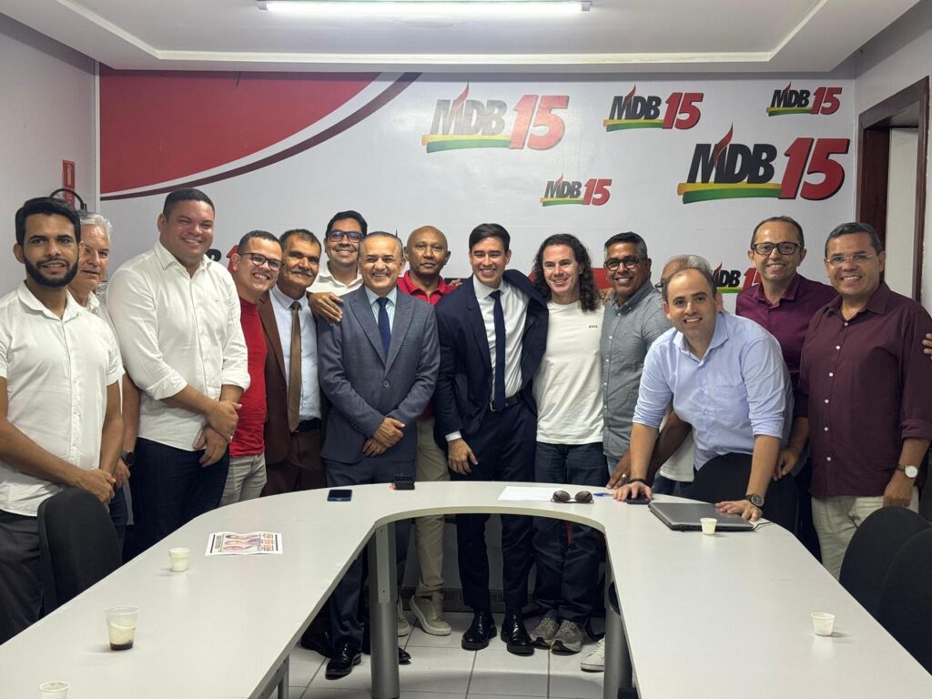 Senador Veneziano recebe apoio à sua reeleição de grupo de vereadores e suplentes de João Pessoa