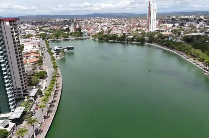 MP aciona Prefeitura para retirada de quiosques do Açude Velho; Bruno volta a alertar sobre esgotos no reservatório, mas promete apoiar comerciantes em solução