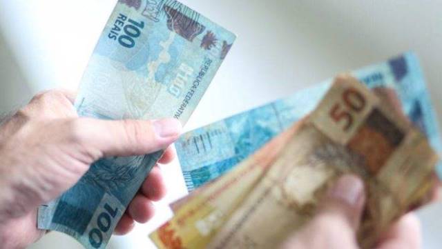 Prefeitura de Itaporanga paga 129 bolsistas do PROEDUCAR e investe R$ 97 mil na educação