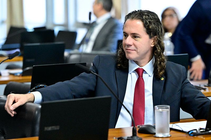 Senado aprova Projeto relatado por Veneziano que garante ajuda de custo para paciente SUS fora de seu município