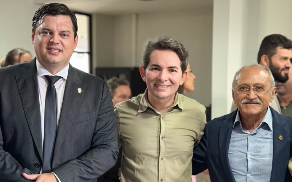 Prefeito Ednailton Sabino participou da posse dos novos conselheiros do TCE-PB e da 3º Confep
