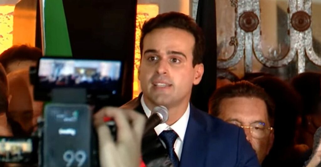 Lucas Ribeiro toma posse como governador da Paraíba