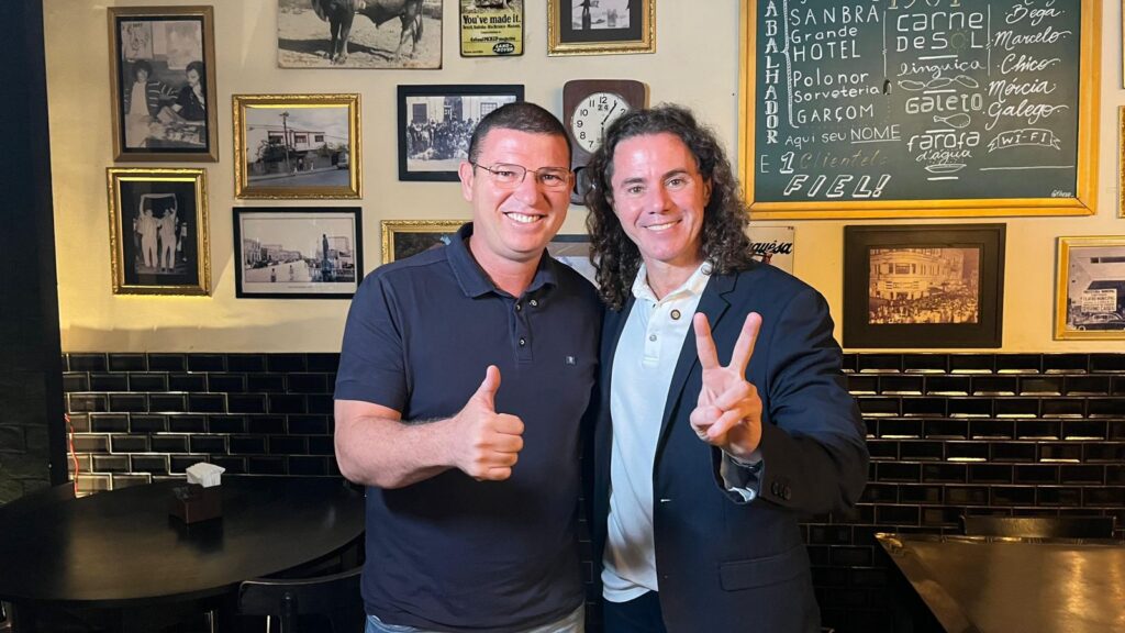 Senador Veneziano recebe o apoio à sua reeleição do vereador Dinho Papaléguas, de Campina Grande
