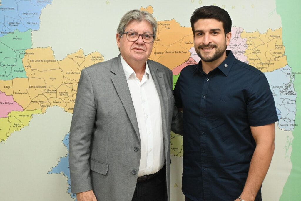 Prefeito de Riacho dos Cavalos e lideranças de Taperoá declaram apoio a João Azevêdo para o Senado