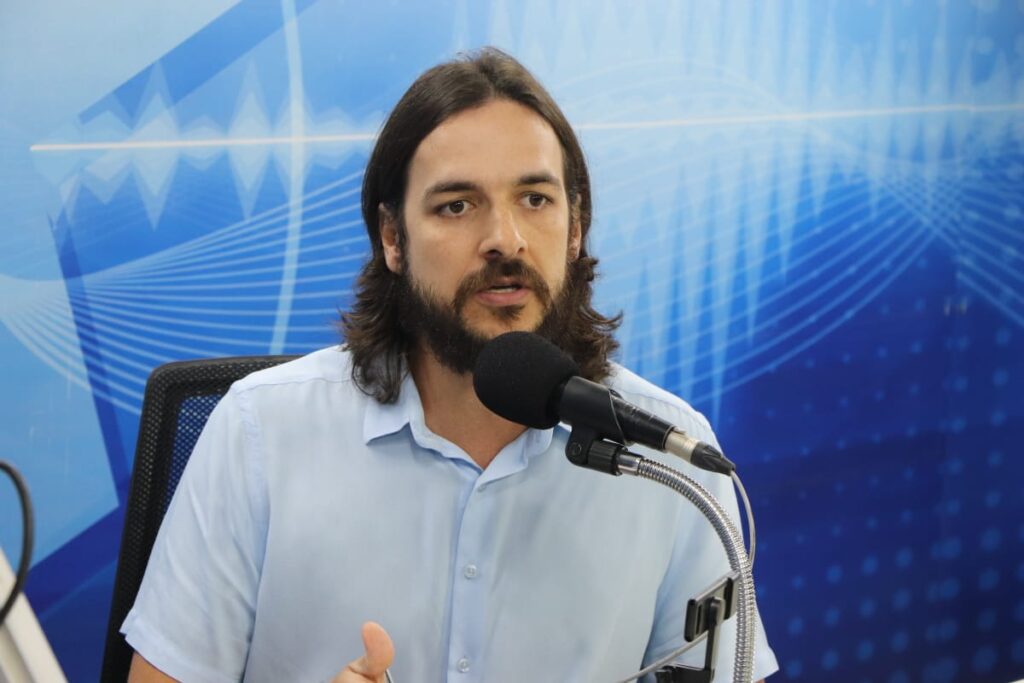 Pedro parabeniza Lucas por anúncio de Parque Sensorial para Autistas, na Granja Santana, mas apaga postagem