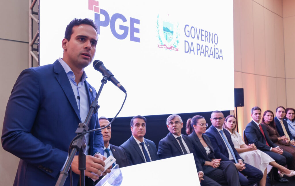 Lucas Ribeiro empossa novo procurador-geral e prestigia passagem de comando da Polícia Militar em agenda de valorização das instituições