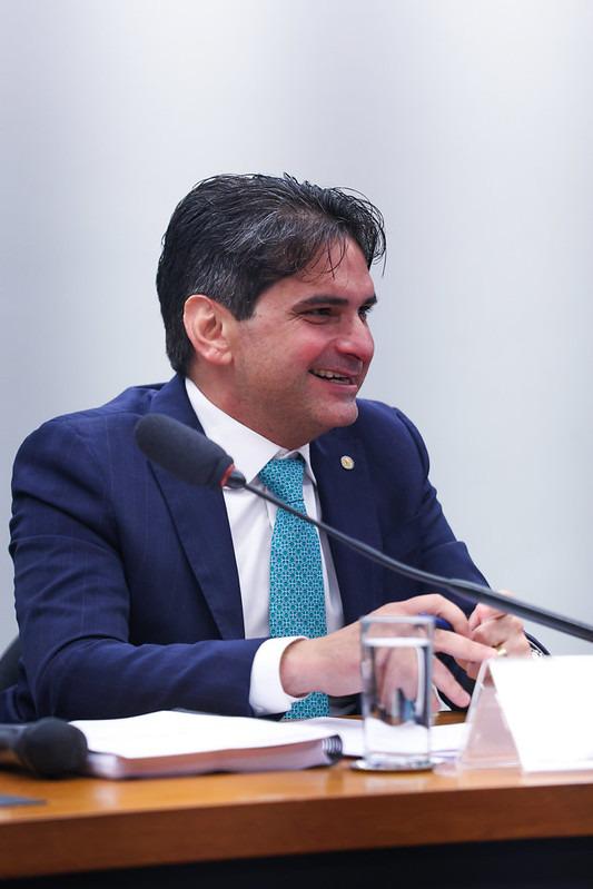 Murilo Galdino parabeniza trabalhadores e defende o fim da escala 6×1