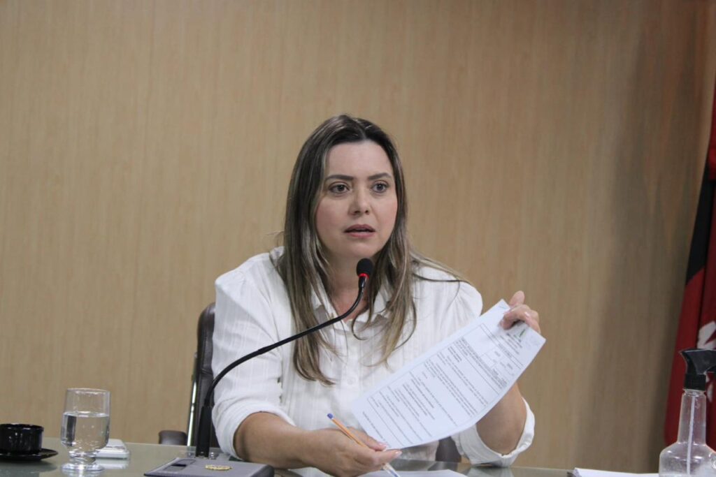 Fiscalização: Waléria Assunção constata mais problemas no Zoonoses e requer regularização urgente de medicamentos
