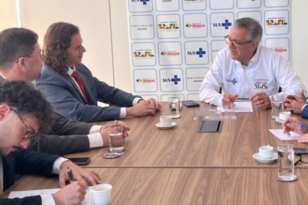 Veneziano agradece ao Ministro Padilha a destinação de três carretas da saúde para Guarabira, Sumé e Queimadas