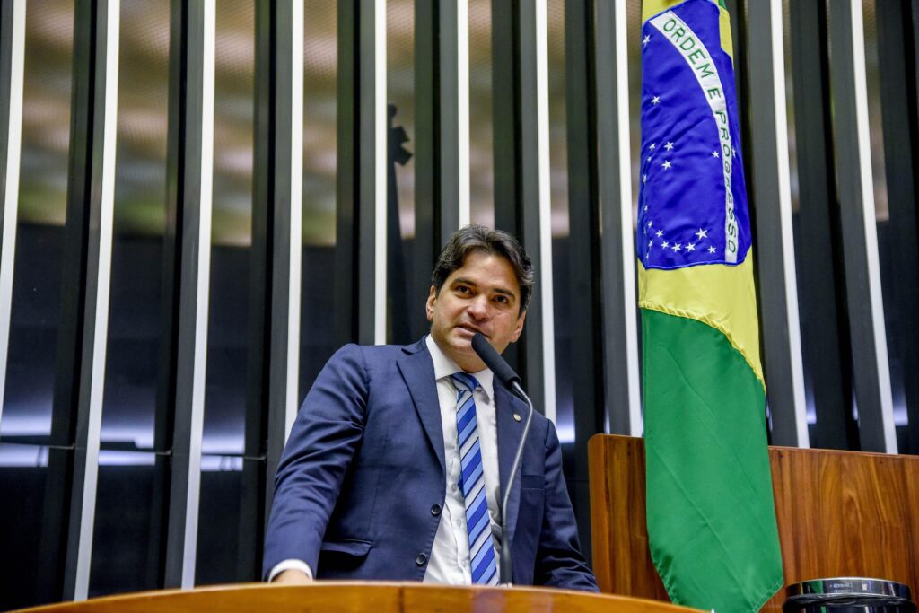 Com voto favorável de Murilo Galdino, Câmara aprova fim da escala 6×1