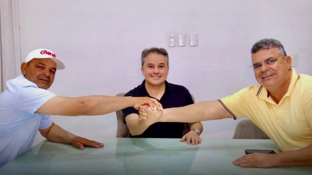 Efraim amplia alianças no Cariri e recebe apoio de lideranças de Boqueirão