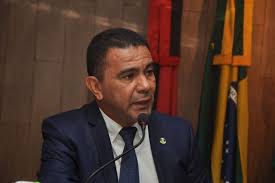 Luciano Breno apresenta projeto que cria o Centro-Dia “Cuidado e Dignidade” para idosos em Campina Grande