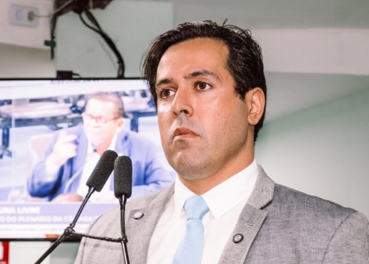 Médico denuncia práticas abusivas de planos de saúde durante tribuna livre na CMCG