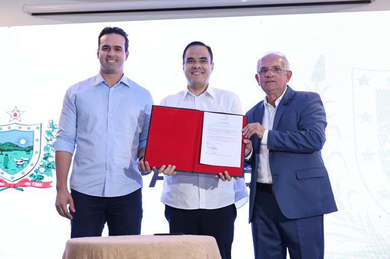 Governador Lucas Ribeiro e ministro Gustavo Feliciano assinam convênio para qualificar profissionais do turismo na Paraíba