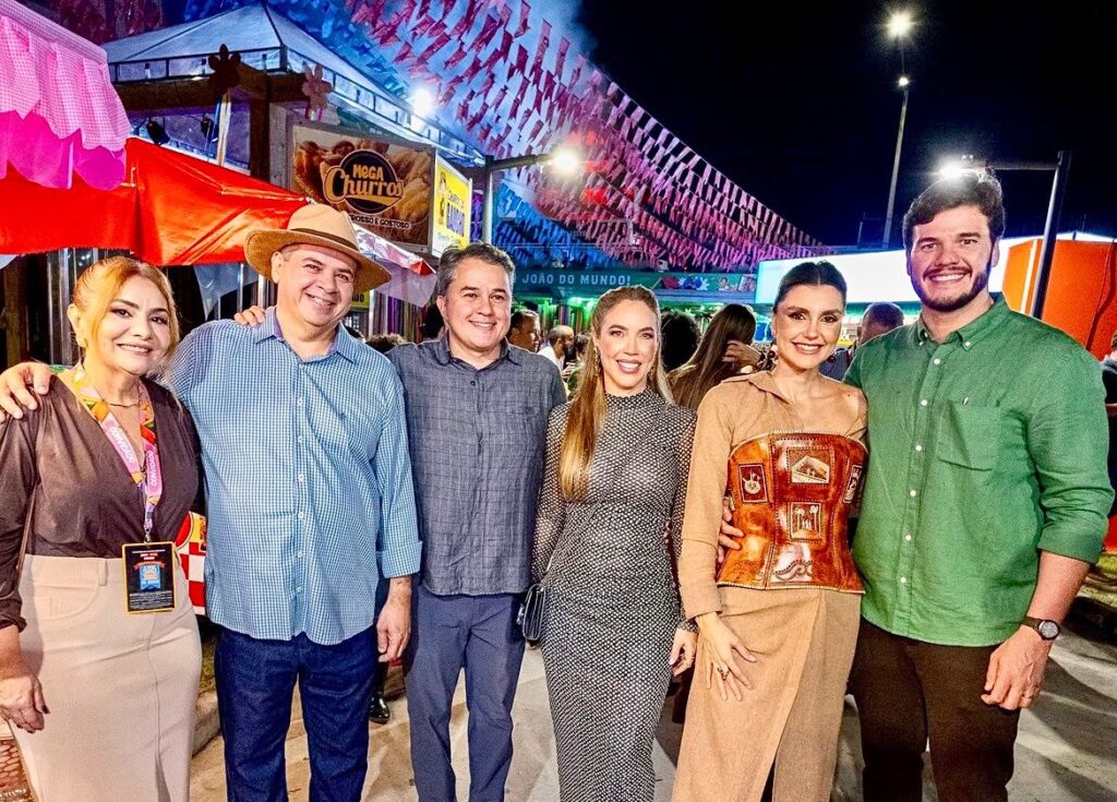 Ao lado de Bruno, Efraim prestigia abertura do Maior São João do Mundo e reúne lideranças de toda a Paraíba