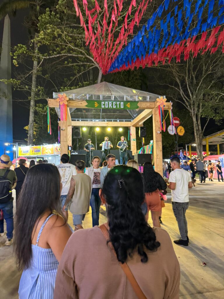 Coreto valoriza artistas locais e fortalece a tradição do forró n’O Maior São João do Mundo