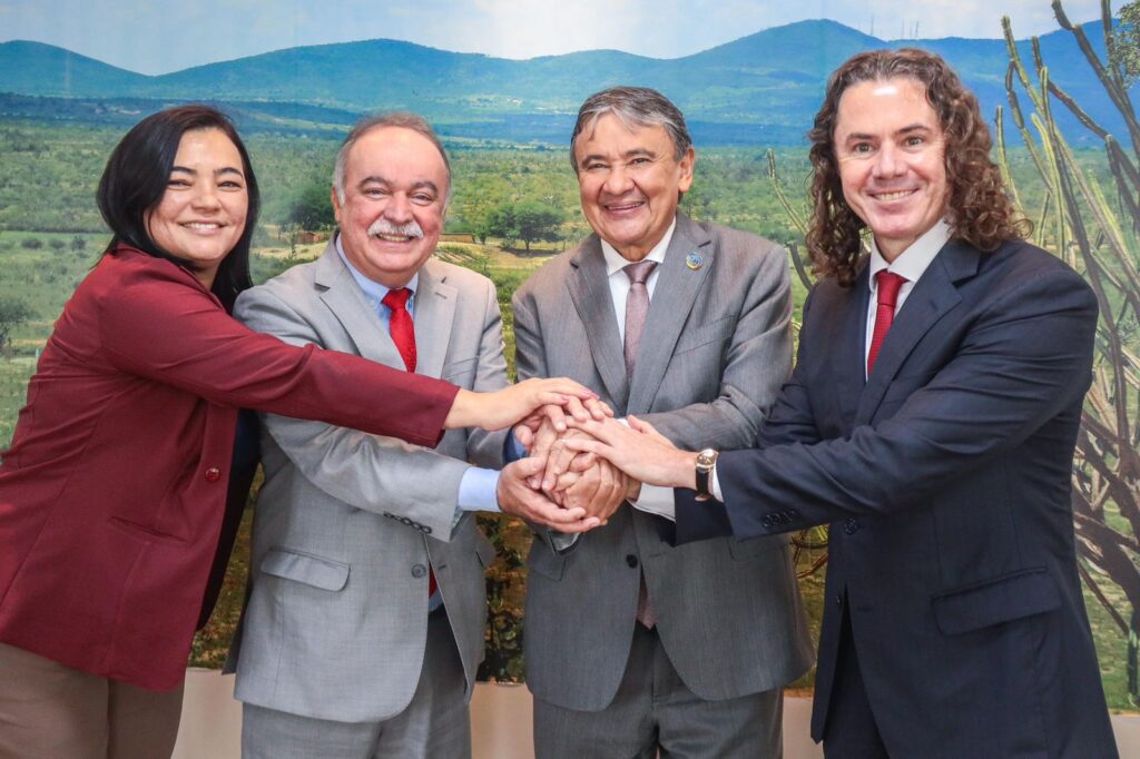 Veneziano e Inácio Falcão tratam de investimentos em segurança alimentar na Paraíba com o ministro Wellington Dias