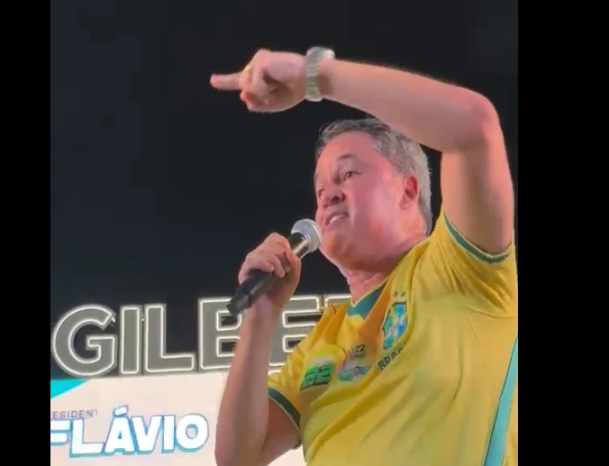 Efraim diz que governo não o amedronta e puxa “Fora Lula, fora Lucas” durante evento em João Pessoa