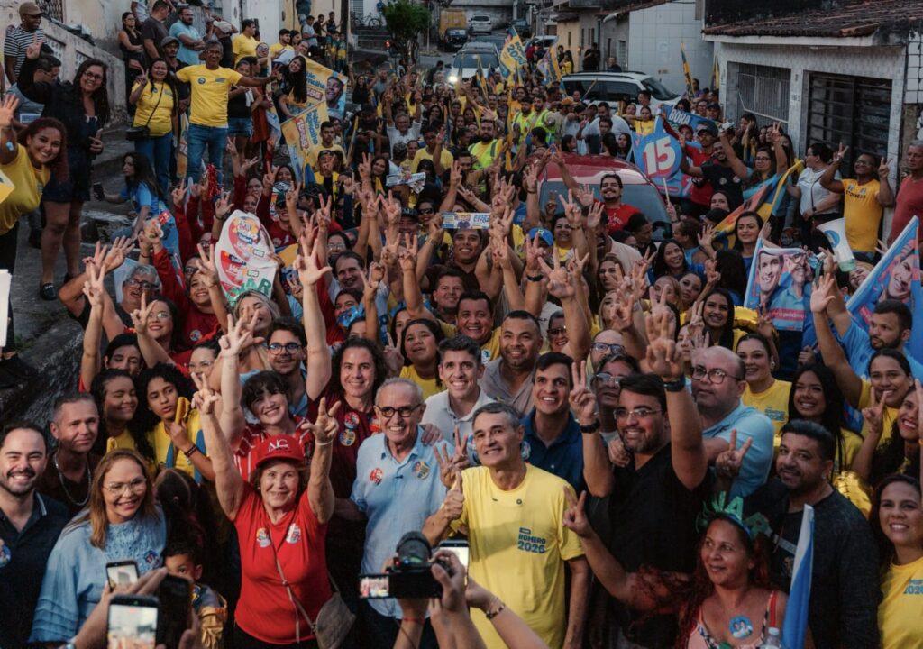 Em Campina, Cícero lidera caminhada ao lado de Romero na Vila Cabral e participa de plenária com Doutor Jhony