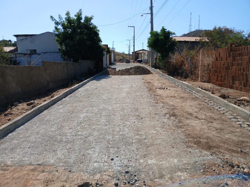 Prefeitura de Piancó avança com pavimentação de ruas e amplia infraestrutura urbana
