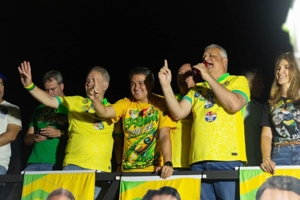 Alfredo Gaspar destaca força de Efraim nas ruas após acompanhar Caravana 22 pelo Sertão: “O povo te abraçou”