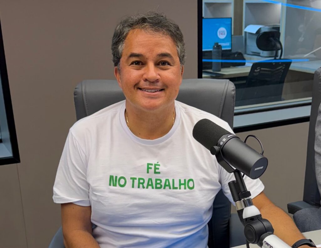 Efraim apresenta propostas para segurança, água e saúde durante debate na Rádio Correio