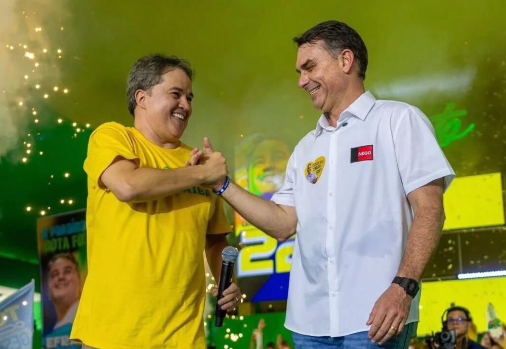 Crescimento de Flávio Bolsonaro coloca Efraim no centro da reta final da eleição na Paraíba