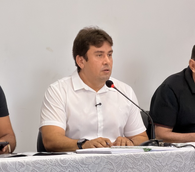 Prefeito Helder Carvalho anuncia implantação das disciplinas de Educação Financeira e Educação Sexual na rede municipal de ensino