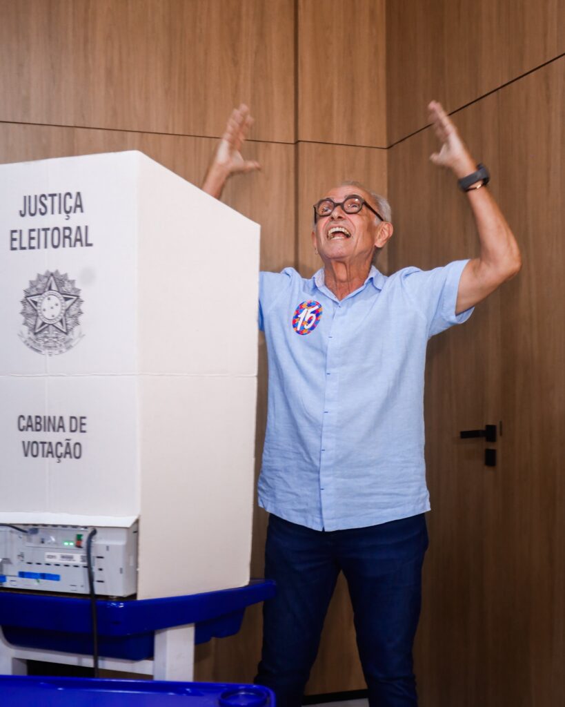 Cícero vota em João Pessoa e reforça confiança em vitória no segundo turno