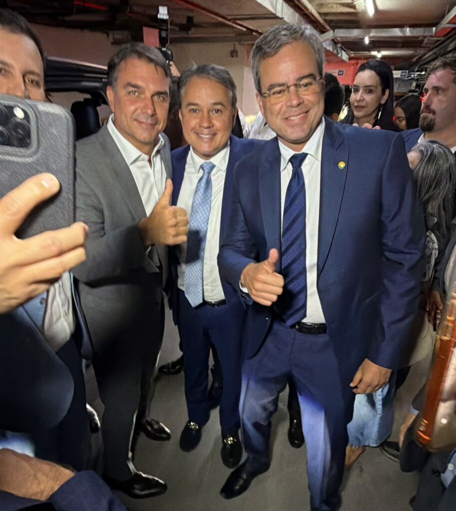 Efraim, Cabo Gilberto e George articulam com Flávio estratégias para o 2º turno na Paraíba