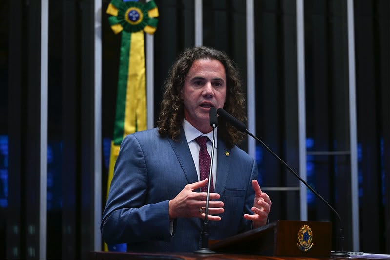 Veneziano critica senadores de oposição ao governo Lula que querem barrar votação do fim da escala 6×1