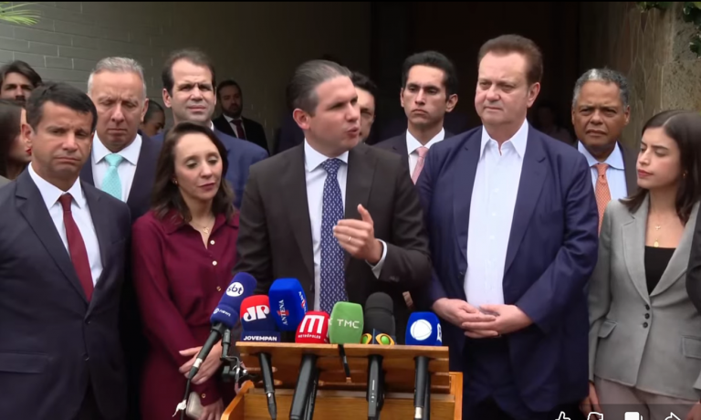 Hugo Motta quer votar sistema distrital misto e regras para redes sociais ainda neste ano