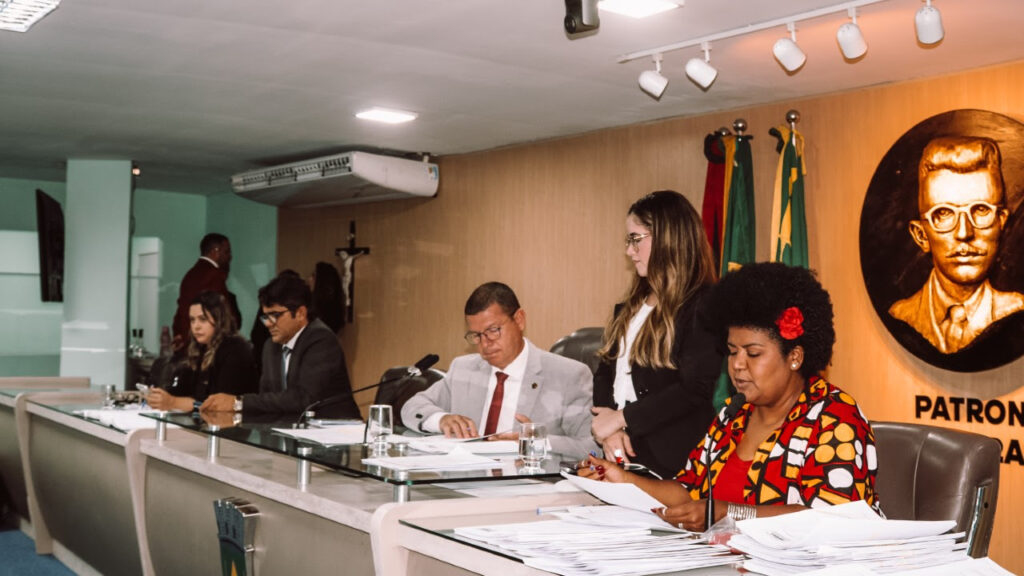 Câmara aprova mais de 100 projetos e vereadores destacam obras em Campina Grande